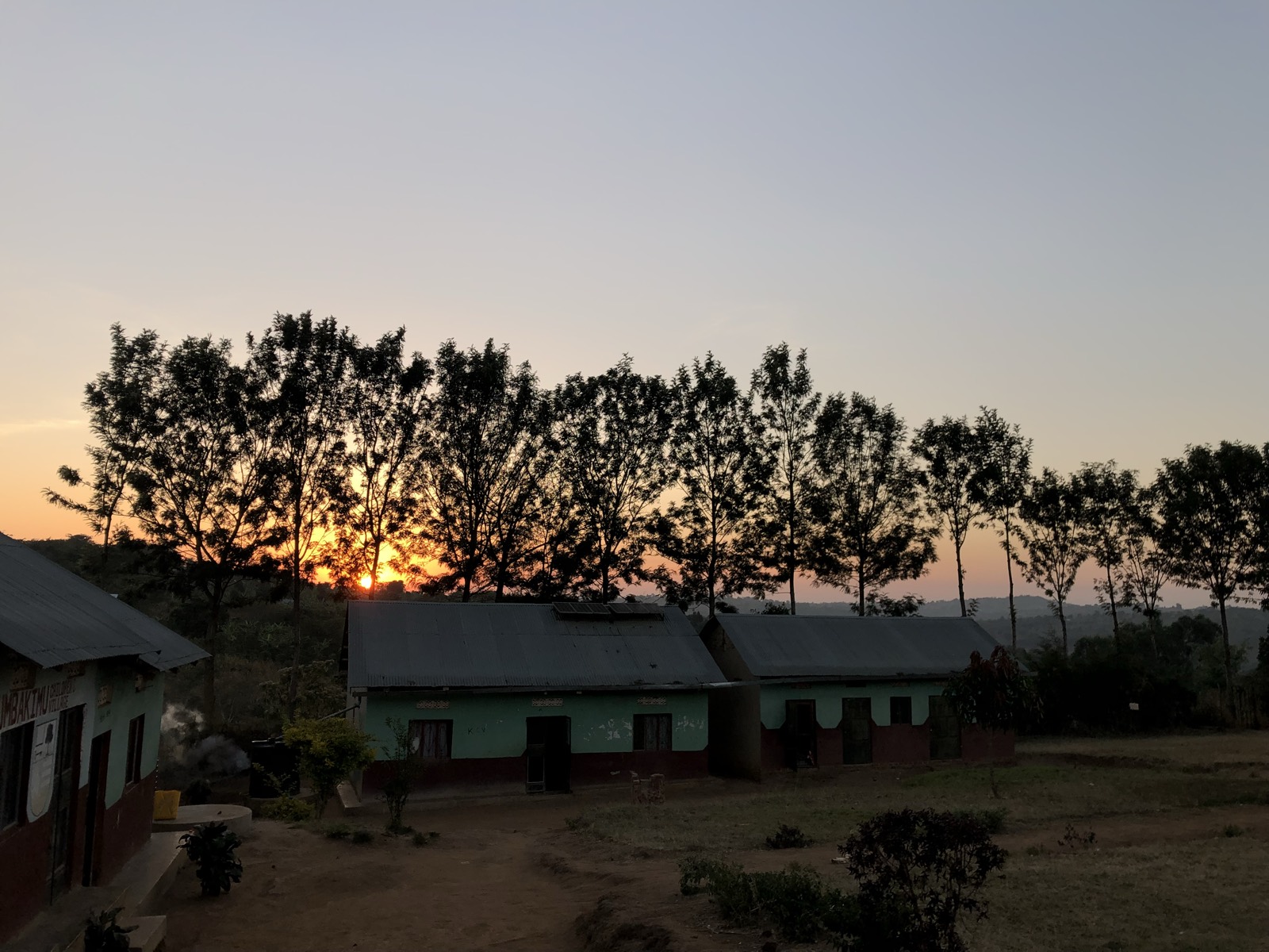 夕暮れの校舎